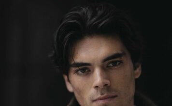 Chatting with actor Mark McClafferty: VertiCon and Vertical Drama Merch Mark McClafferty